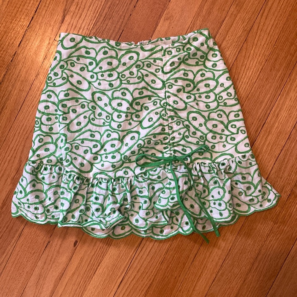 Green and white patterned mini skirt
